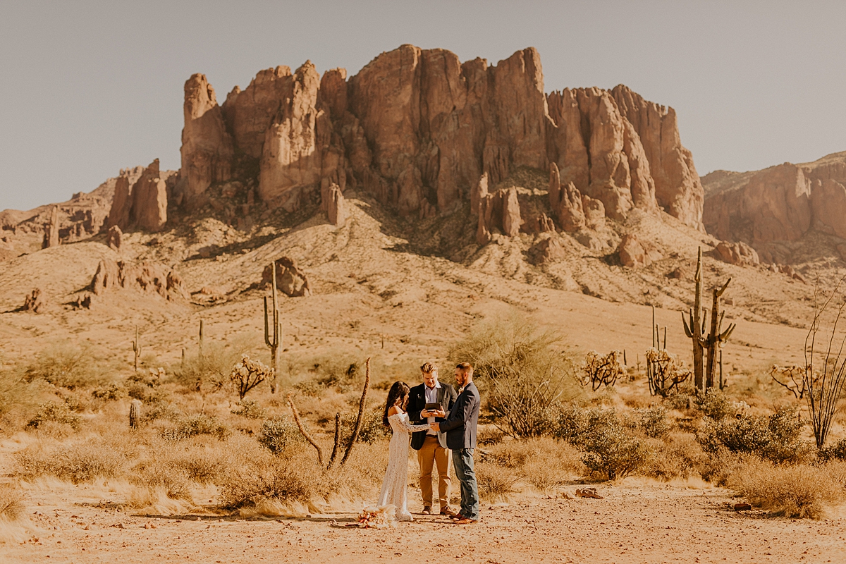 Intimate-elopement-in-superstition-mountain-wilderness-allison-slater-photography16.jpg
