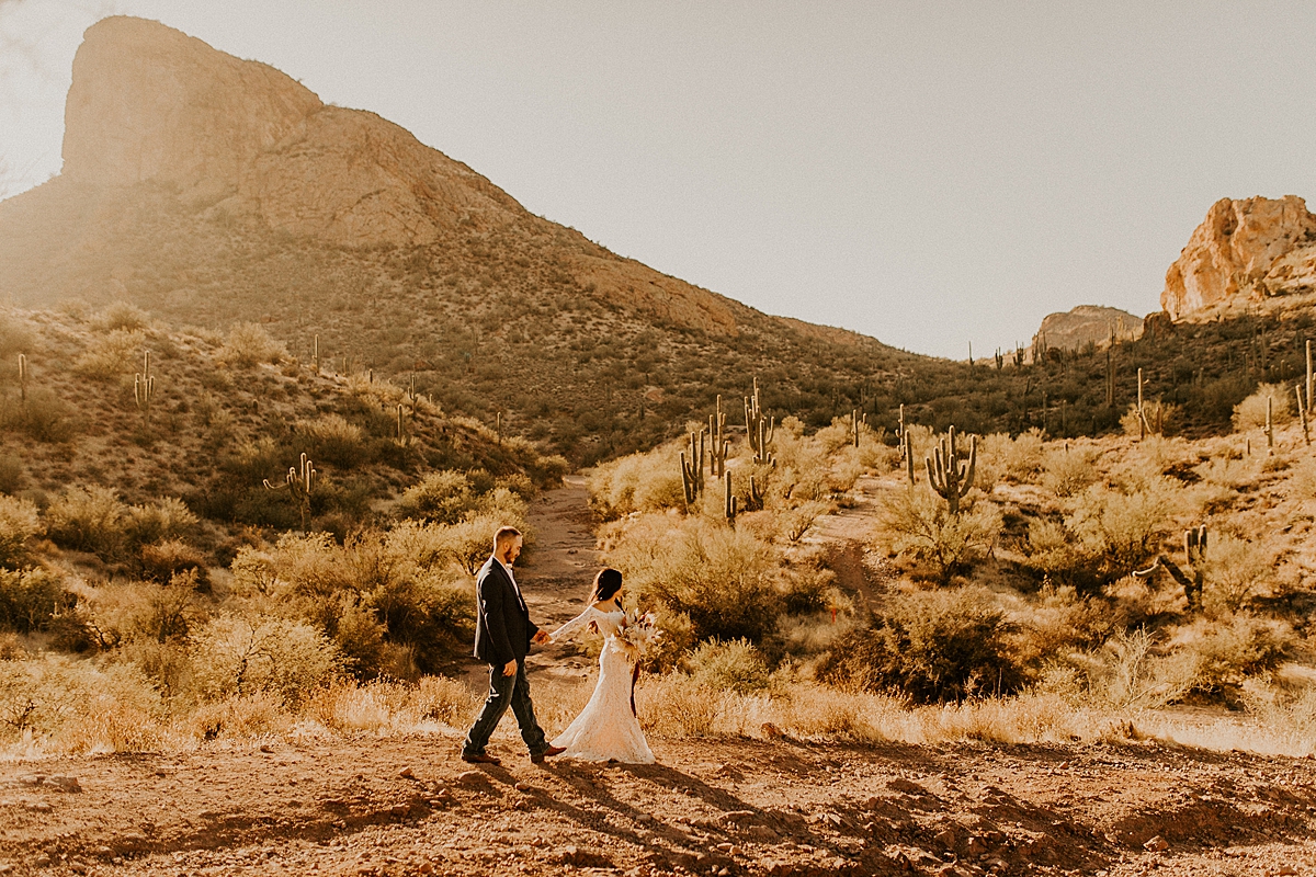 Intimate-elopement-in-superstition-mountain-wilderness-allison-slater-photography41.jpg