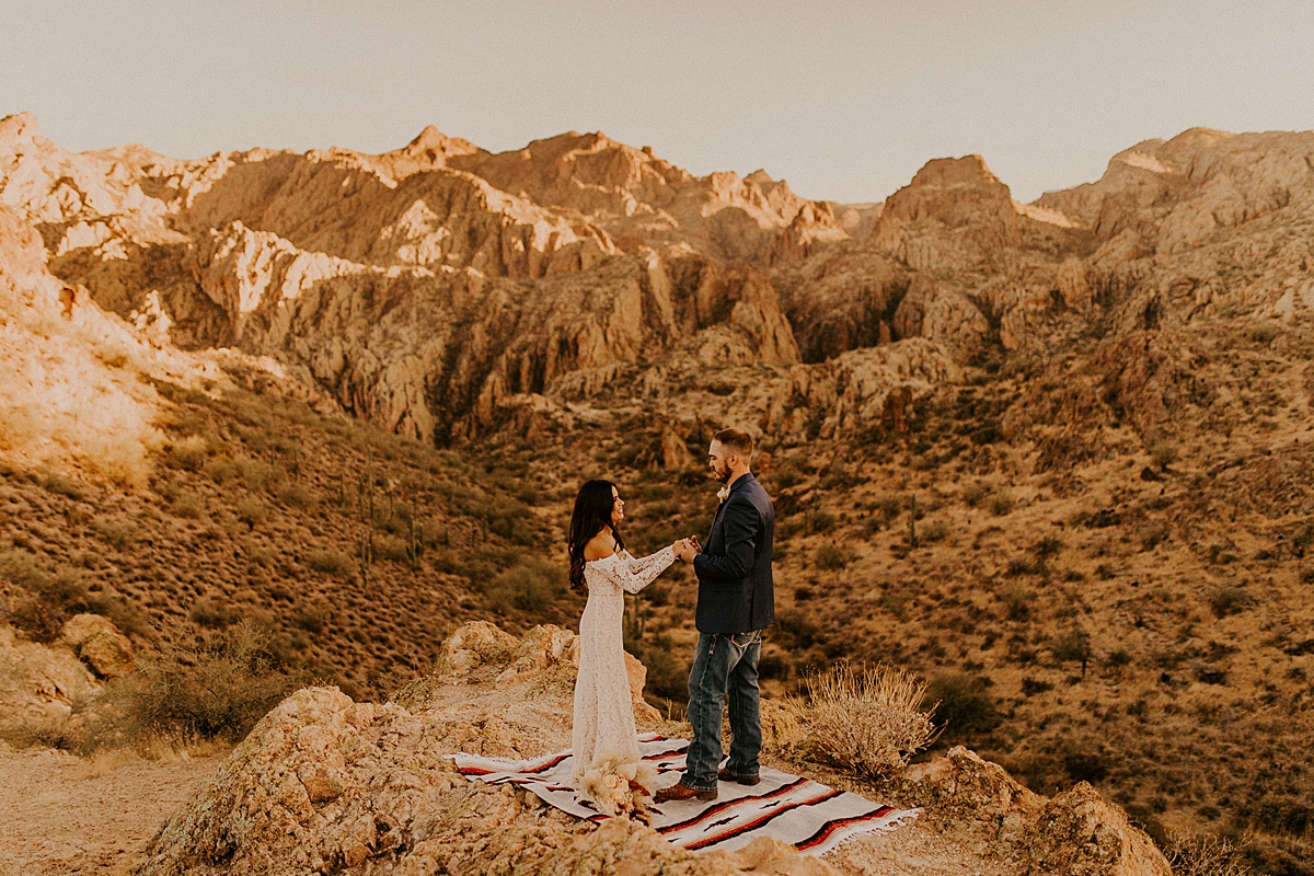 Intimate-elopement-in-superstition-mountain-wilderness-allison-slater-photography66.jpg